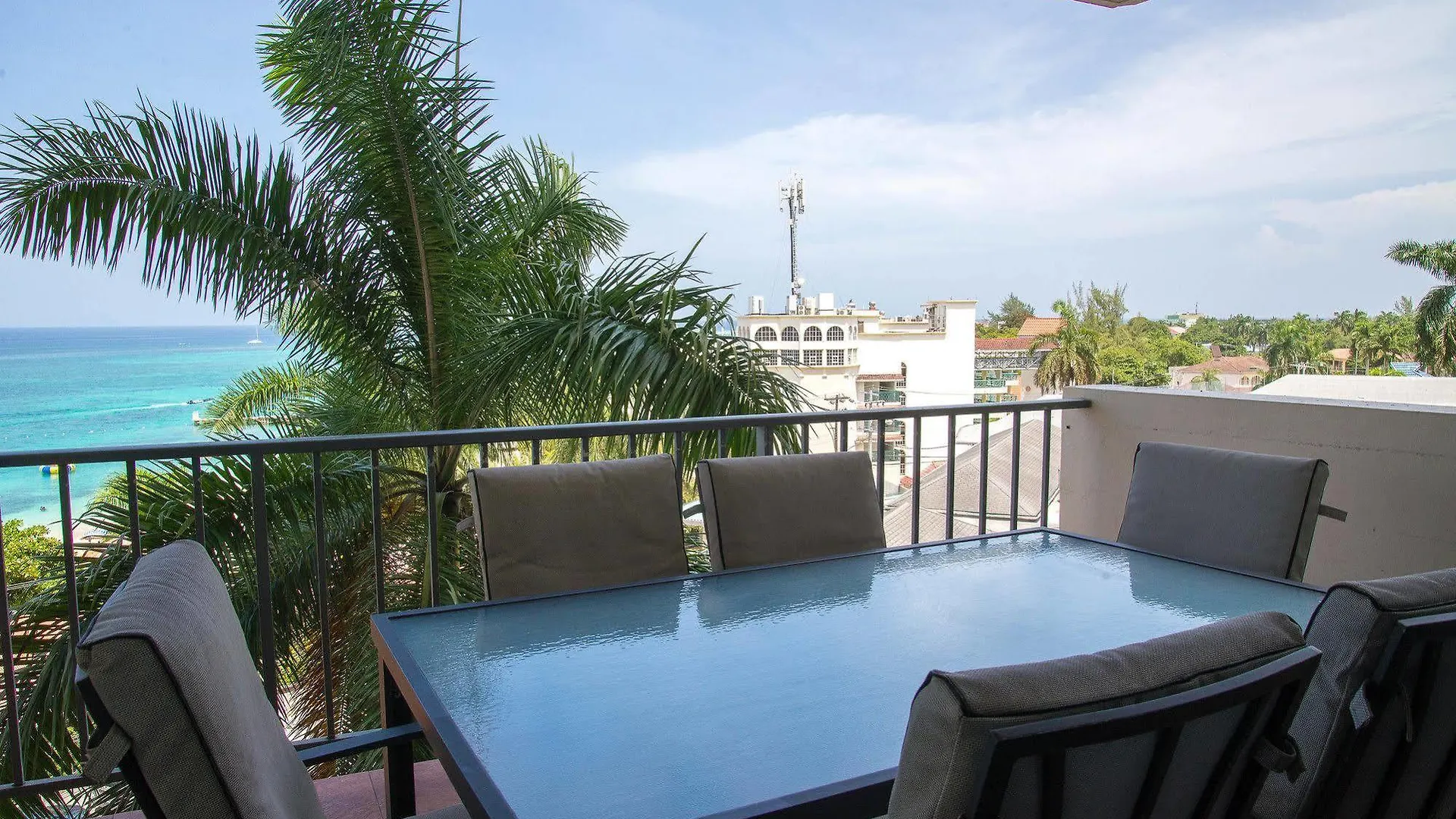 Sky Lounge Beach Studio Montego Bay 0*,